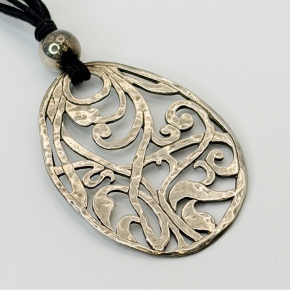 Silpada Silver Oval Scrollwork Filigree Pendant 3 Strand Necklace Retired - Picture 6 of 11
